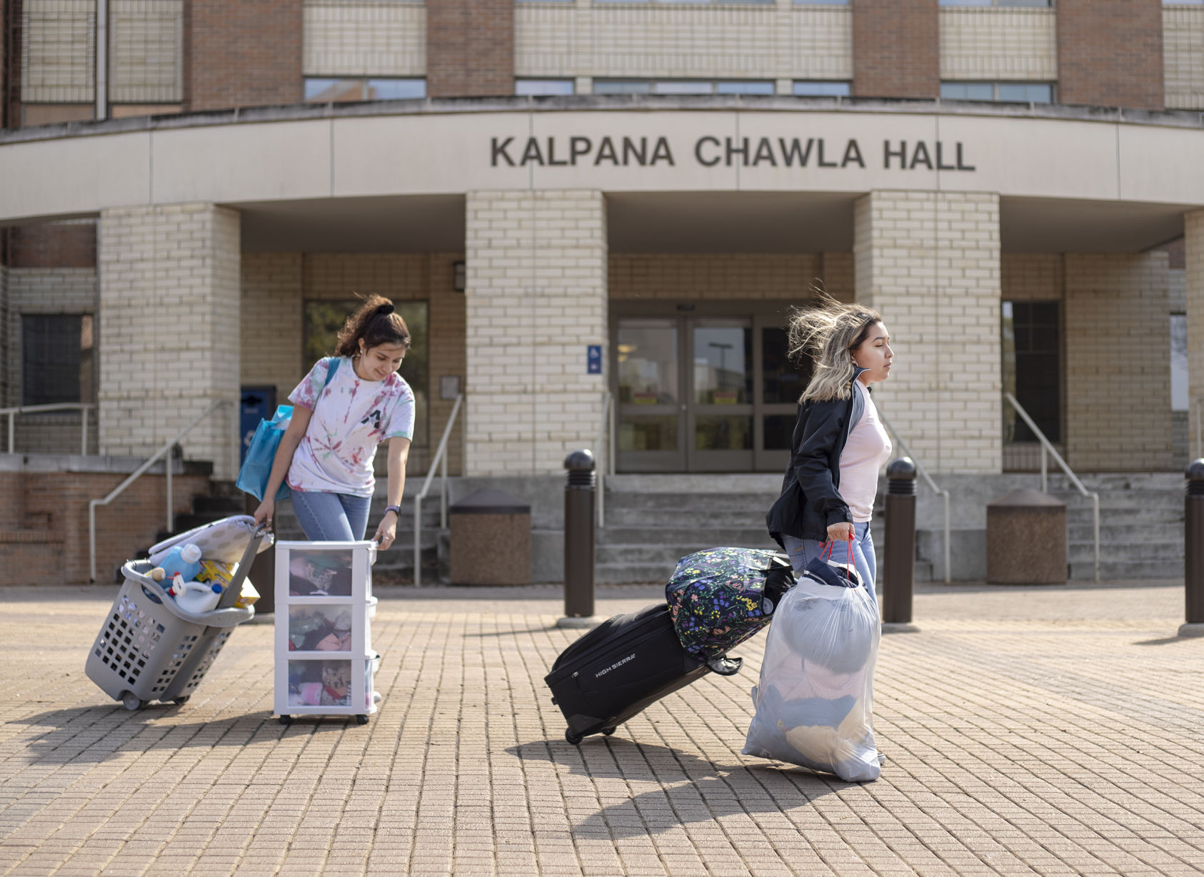 An unexpected exodus: UTA students vacate on-campus residences after university mandate